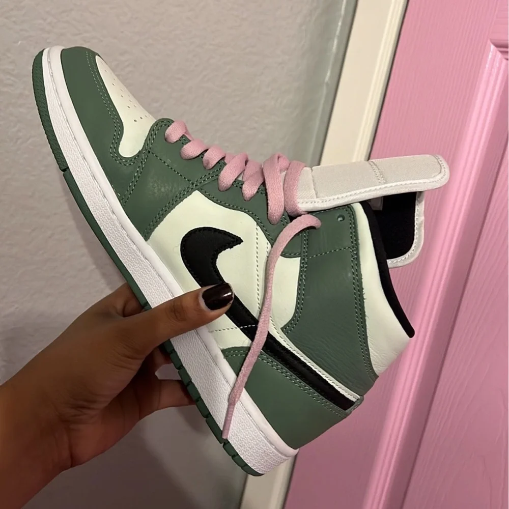 Woman’s air Jordan Dutch green - Picture 5 of 12